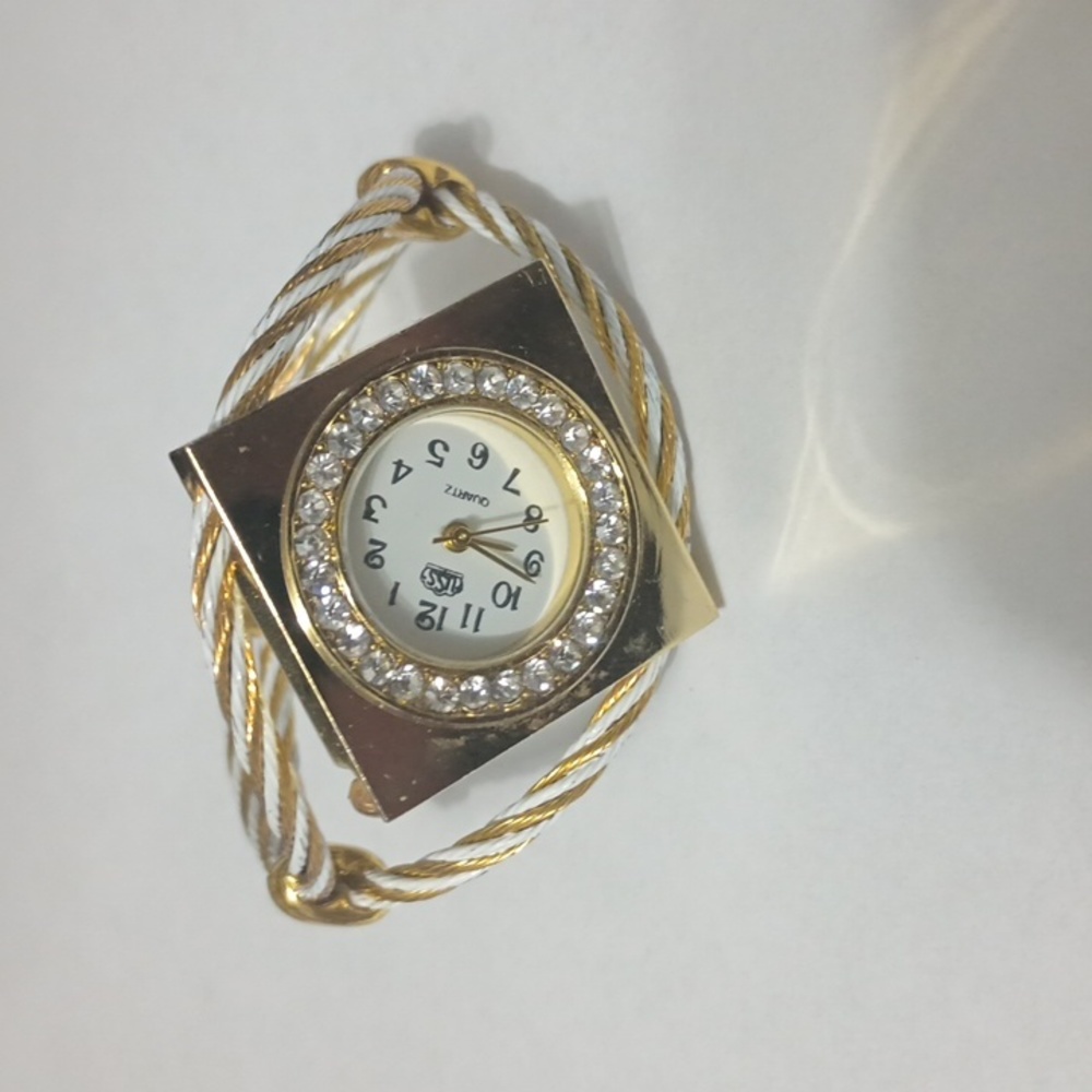 Best ladies USS quartz watch stainless steel wire strap gold & white